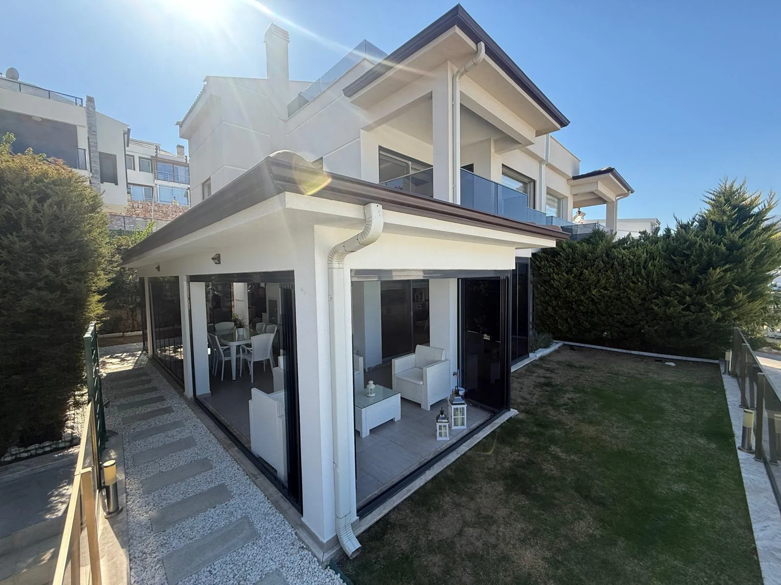 EŞSİZ DENİZ MANZARALI, FULL EŞYALI, ÖZEL YAPIM, TRİPLEKS VİLLA