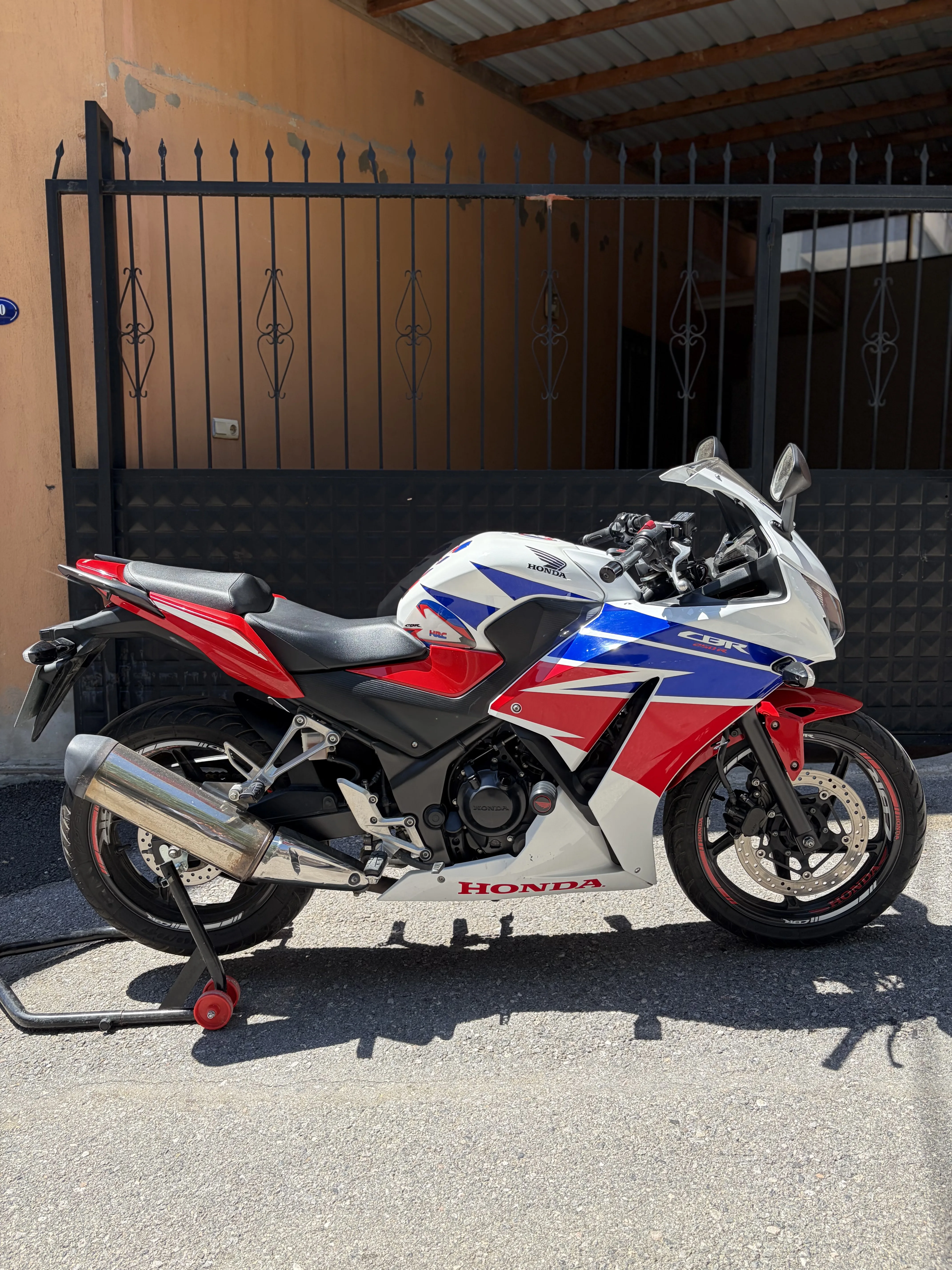 2015 model Honda CBR250 24.550 km