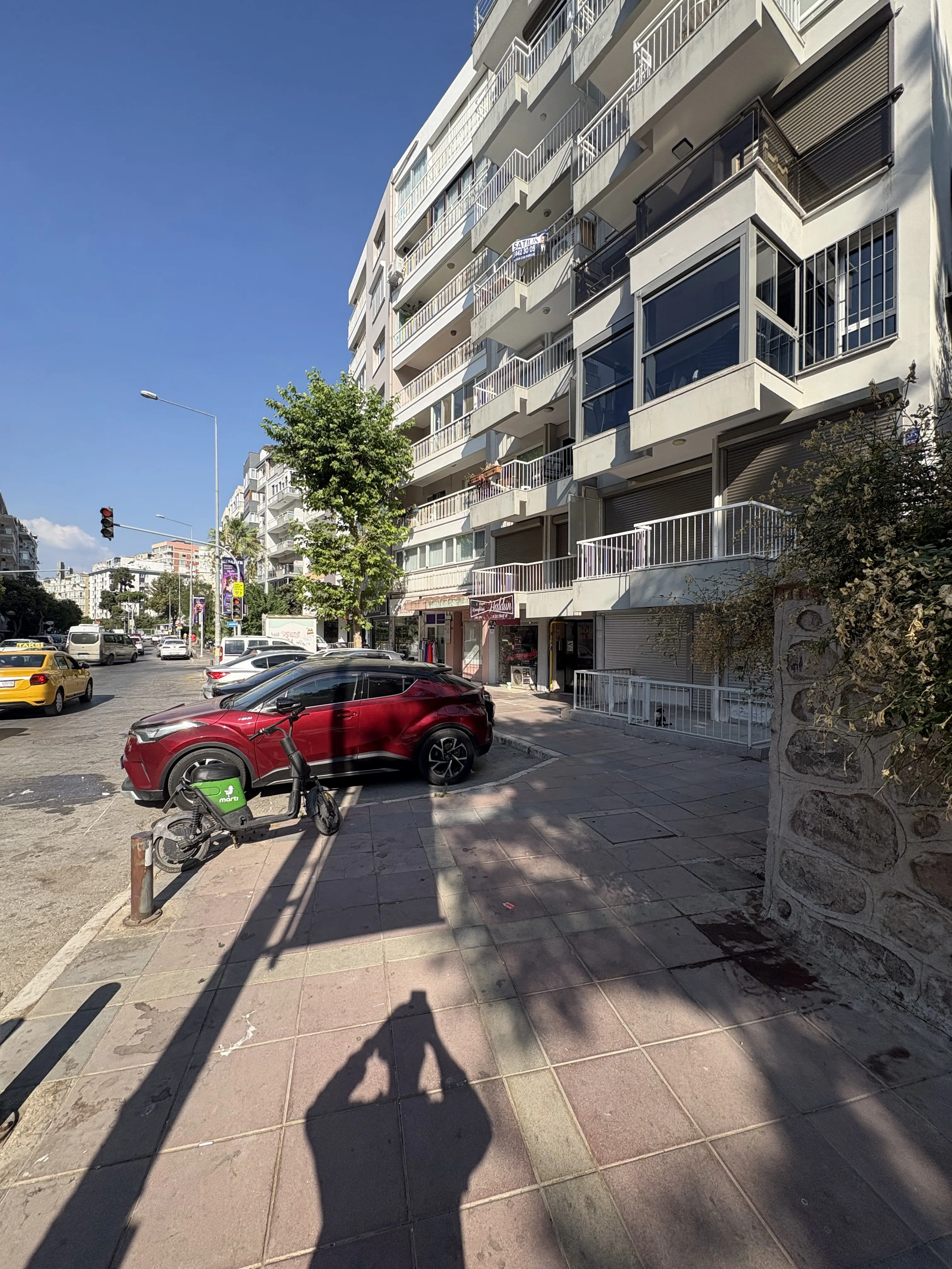 GÖZTEPE’DE DENİZE YÜRÜME MESAFESİNDE FIRSAT 3+1 DAİRE