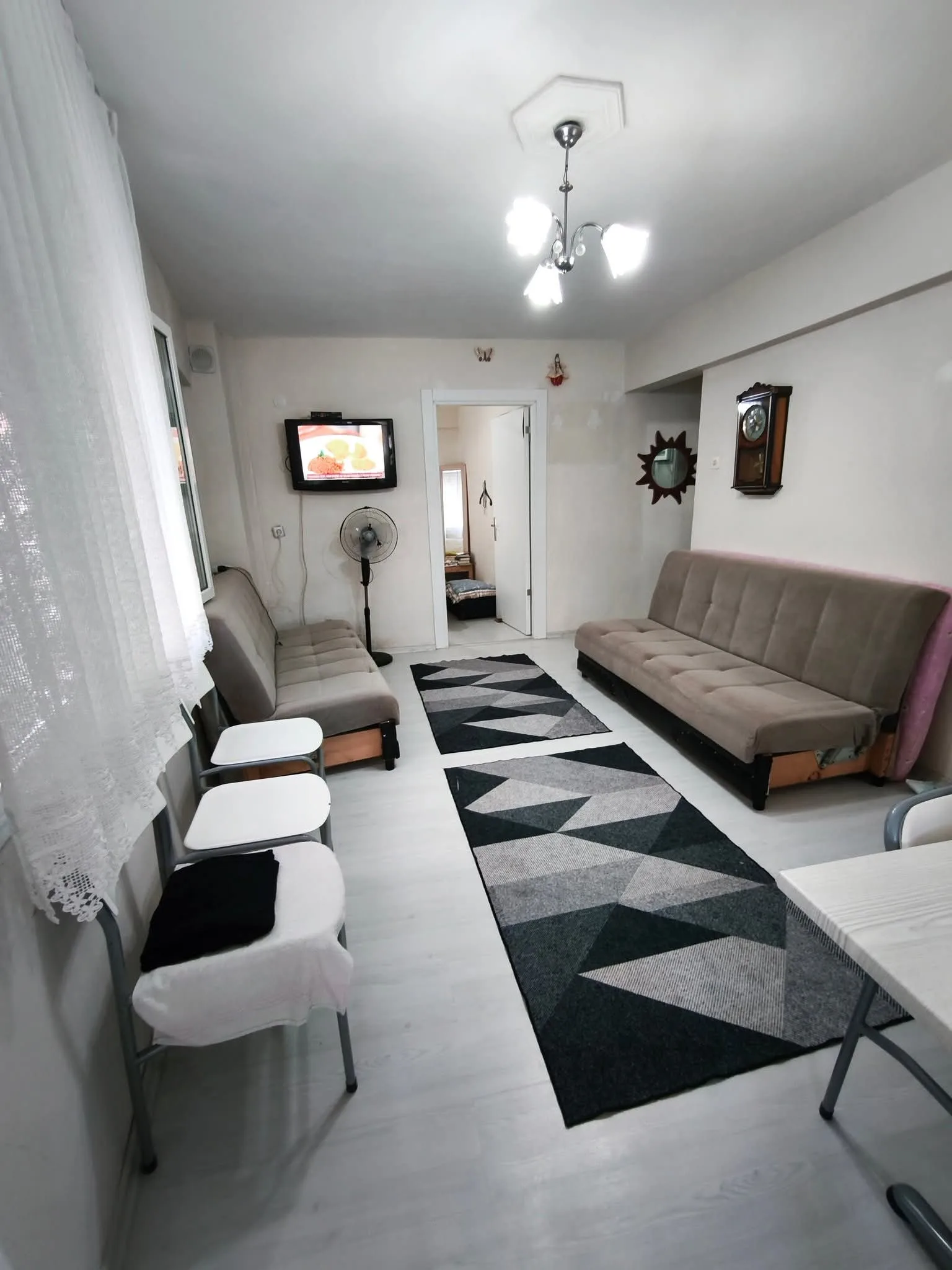 GÜMÜLDÜR SAHİLDE SATILIK 2+1 70 M2 ARA KAT DAİRE