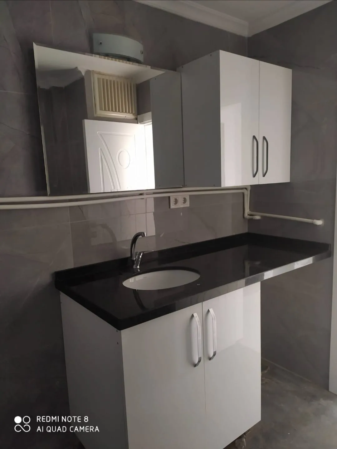 KARŞIYAKA AKSOYDA SATILIK 2+1 95 M2 SALON MUTFAK AYRI SATILIK DAİRE